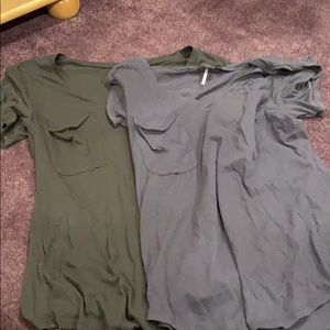 V-neck t-shirt with pocket on breast
